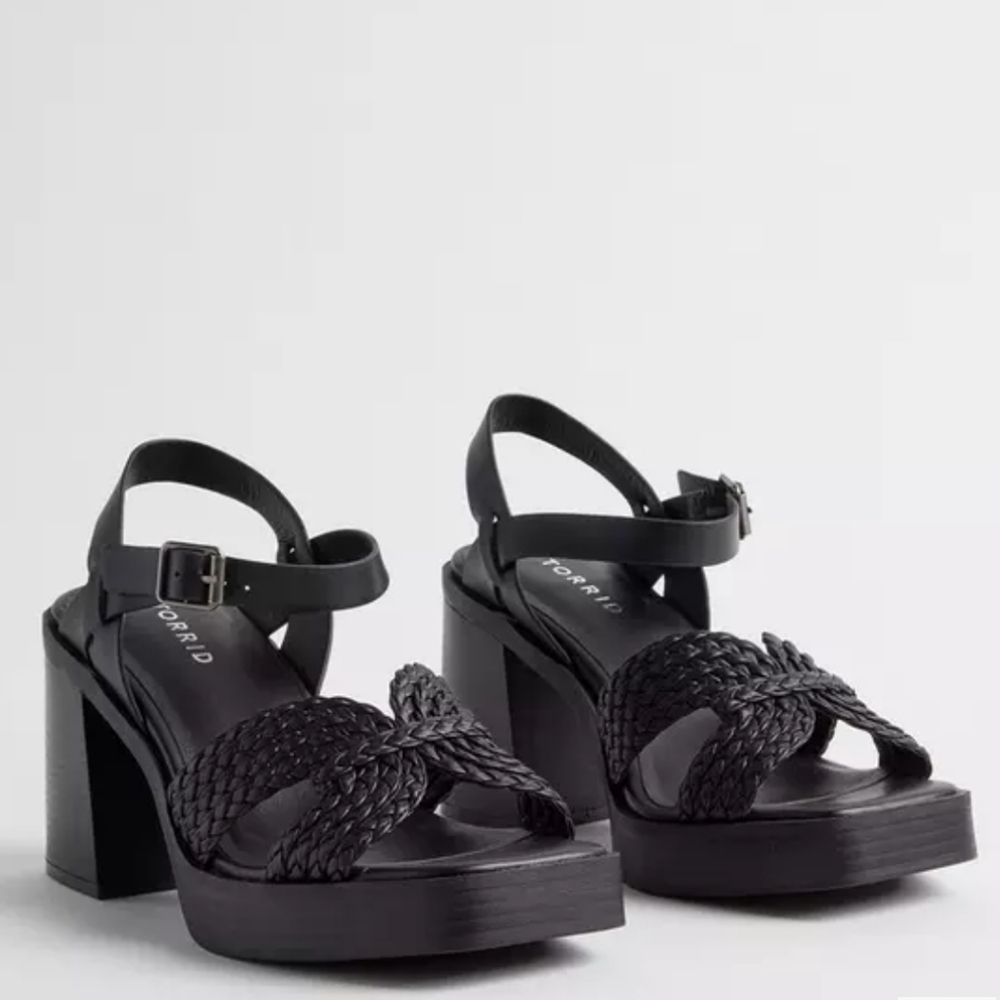 NWOT! TORRID Black Crisscross Platform Heel Sandals
